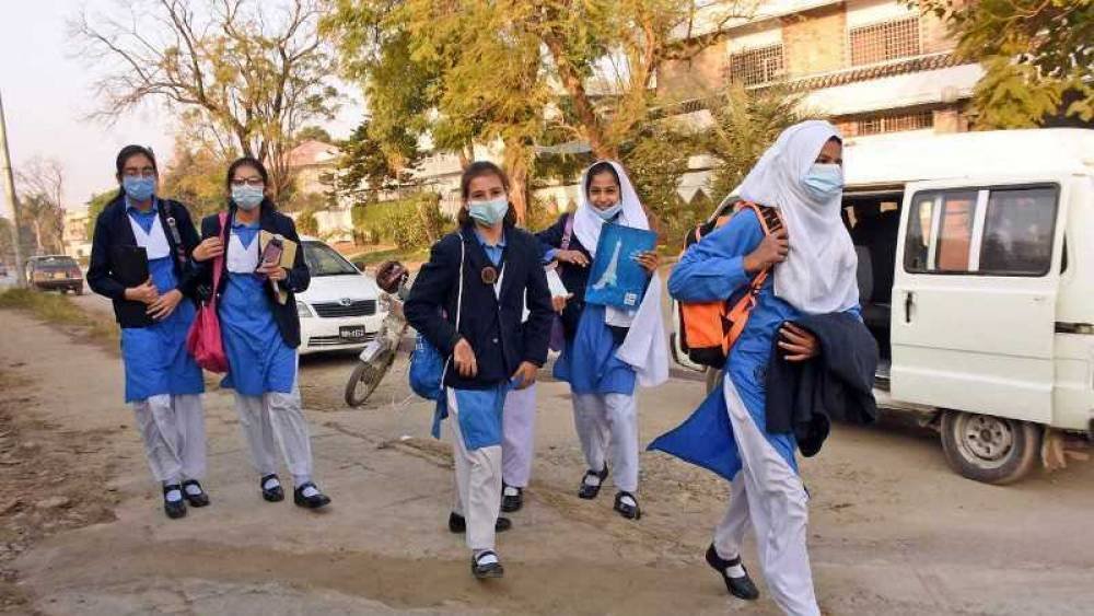 Students of a school to symbolize Punjab, Sindh, And Balochistan Announce Winter Vacations