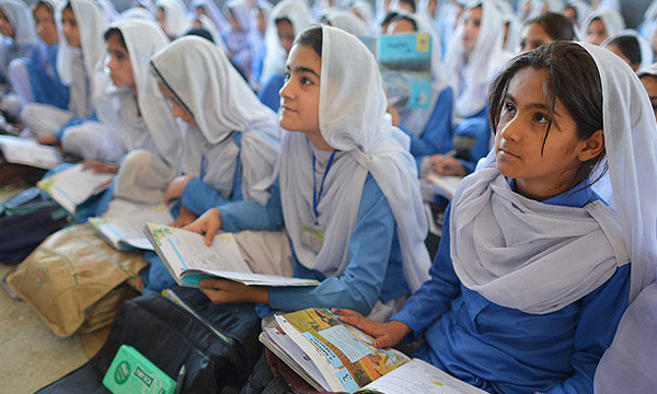 image of students of a school in a classroom which show that students wait for Free textbooks in Sindh schools 2024