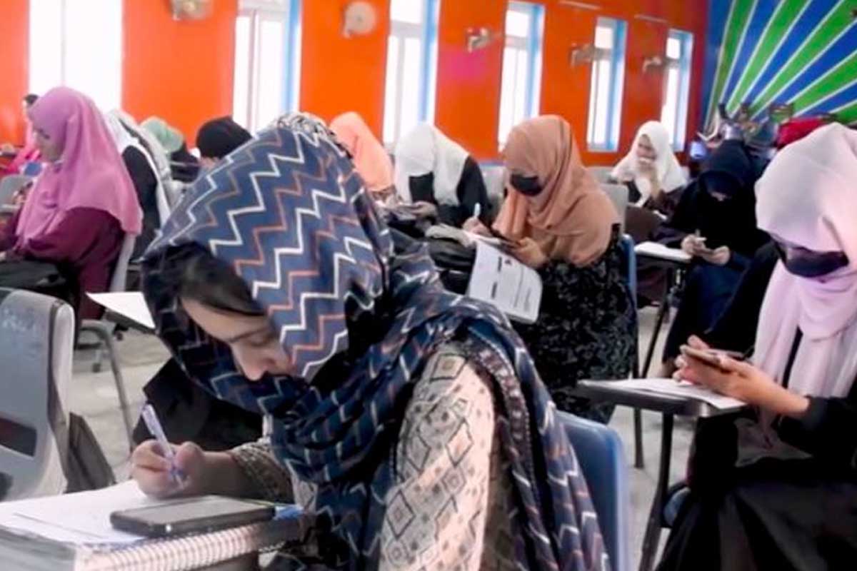 image of students giving test of ulearn test series